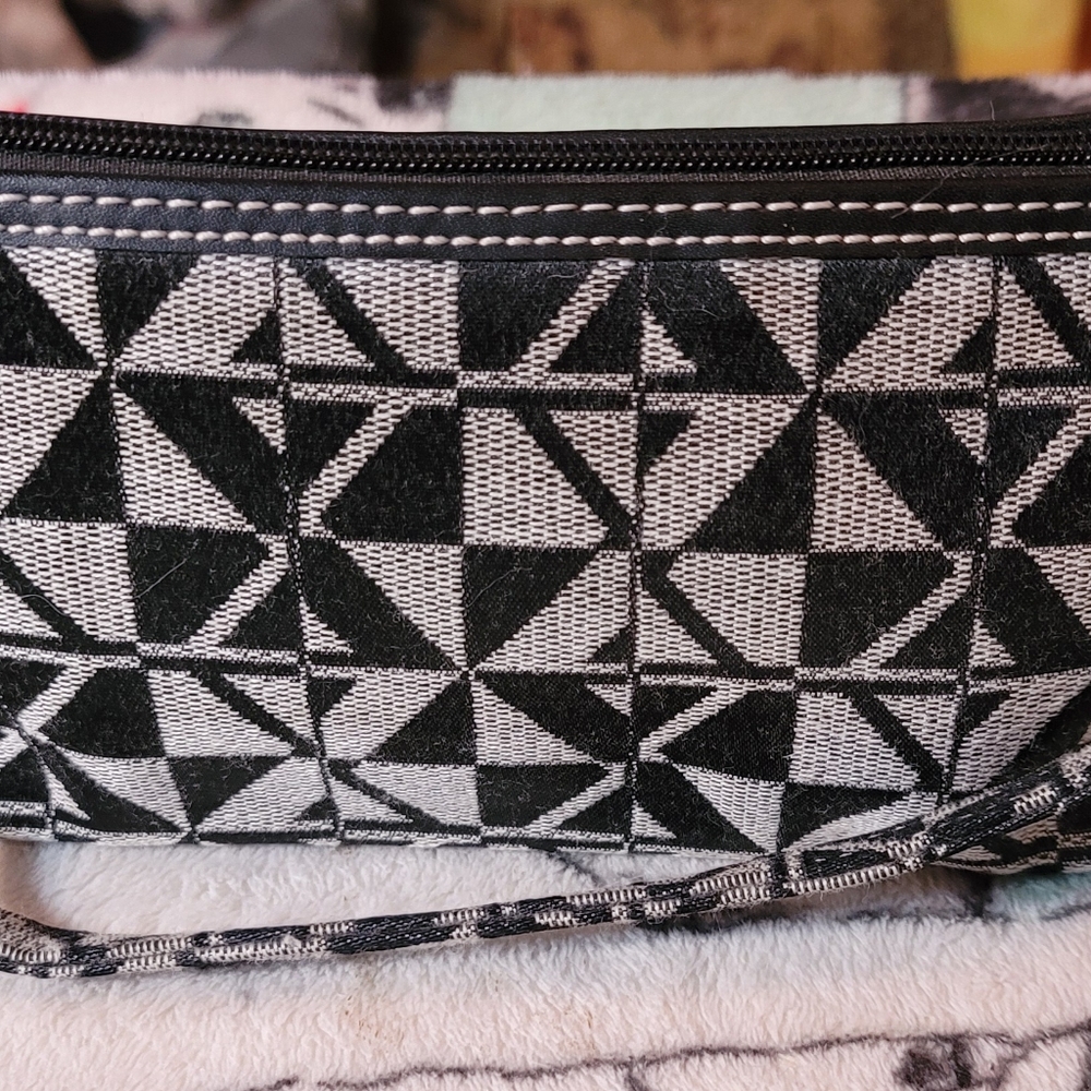 BLACK&GREY MAXX NEW YORK WRISTLET / WALLET:9  X 1.5 X 5